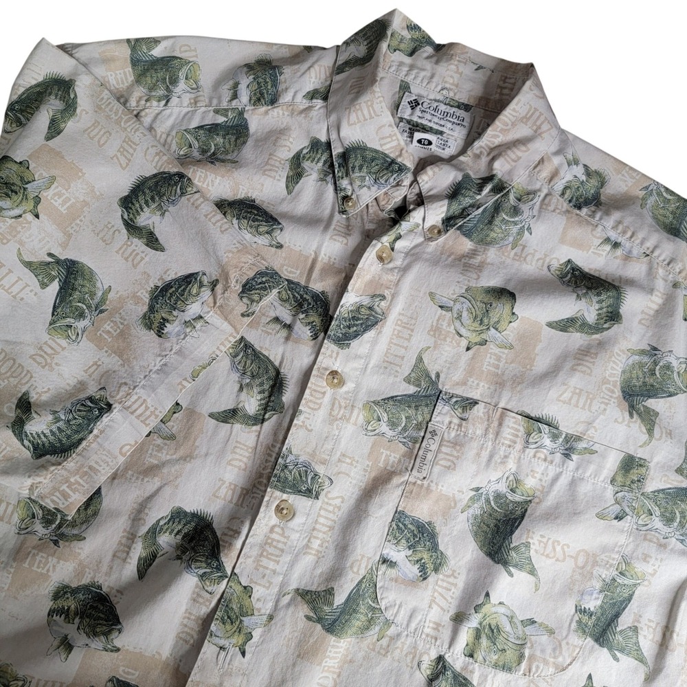 Columbia Fishing Shirt Mens XL Beige Bass Print Short Sleeve‎ Button Down VTG.